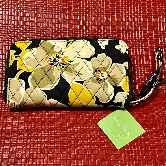 NWT♦️RETIRED♦️VERA BRADLEY DOGWOOD ZIP AROUND WALLET - Picture 4 of 10